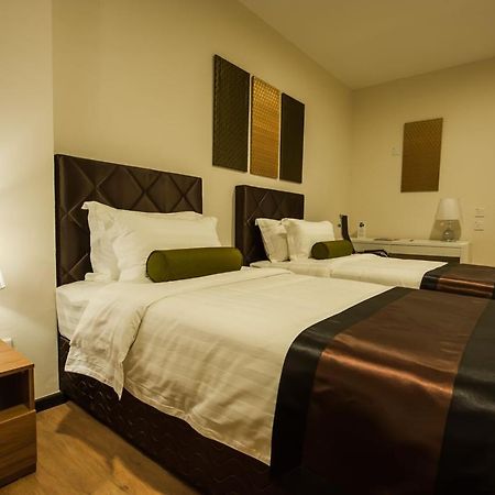 Aman Hills Hotel Kampong Timbunan Kültér fotó