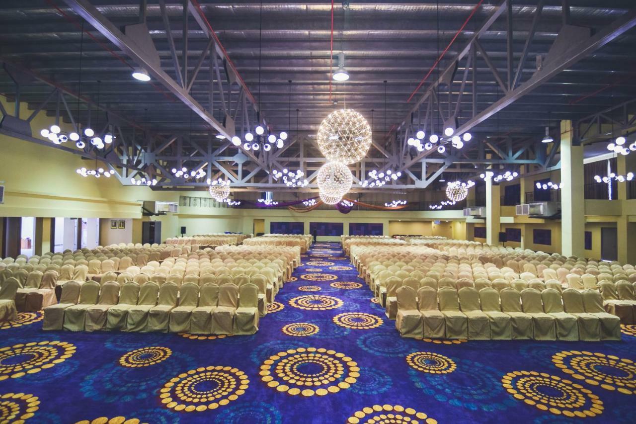 Aman Hills Hotel Kampong Timbunan Kültér fotó
