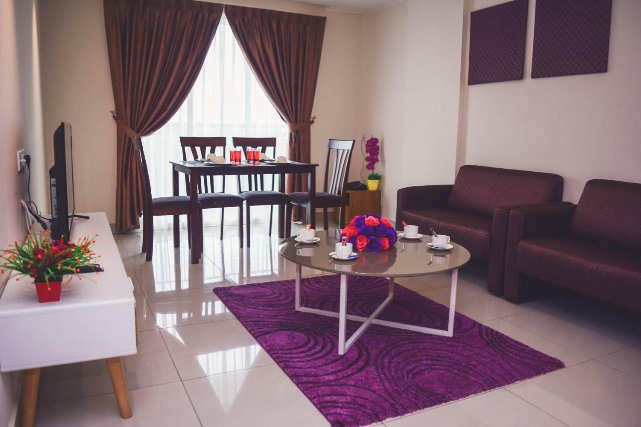 Aman Hills Hotel Kampong Timbunan Kültér fotó