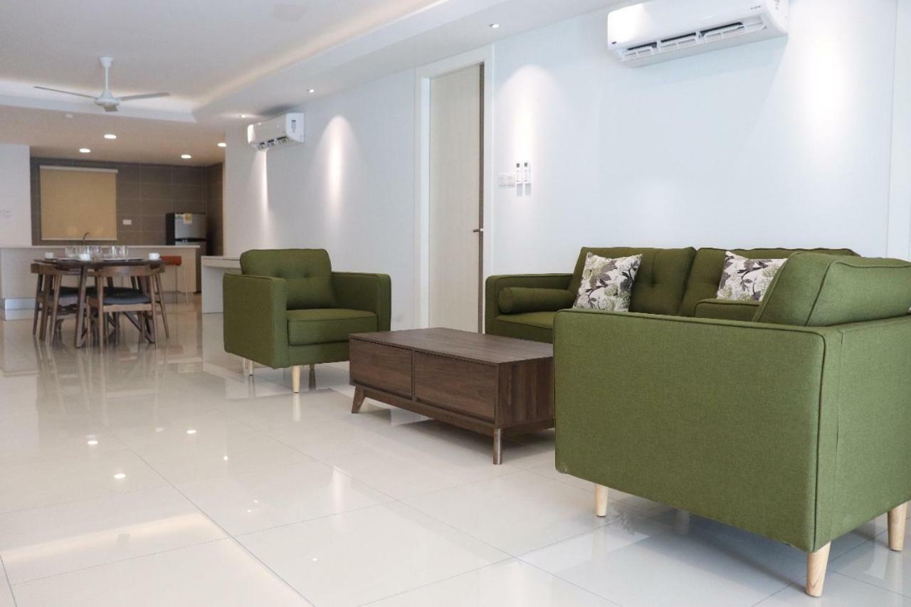 Aman Hills Hotel Kampong Timbunan Kültér fotó
