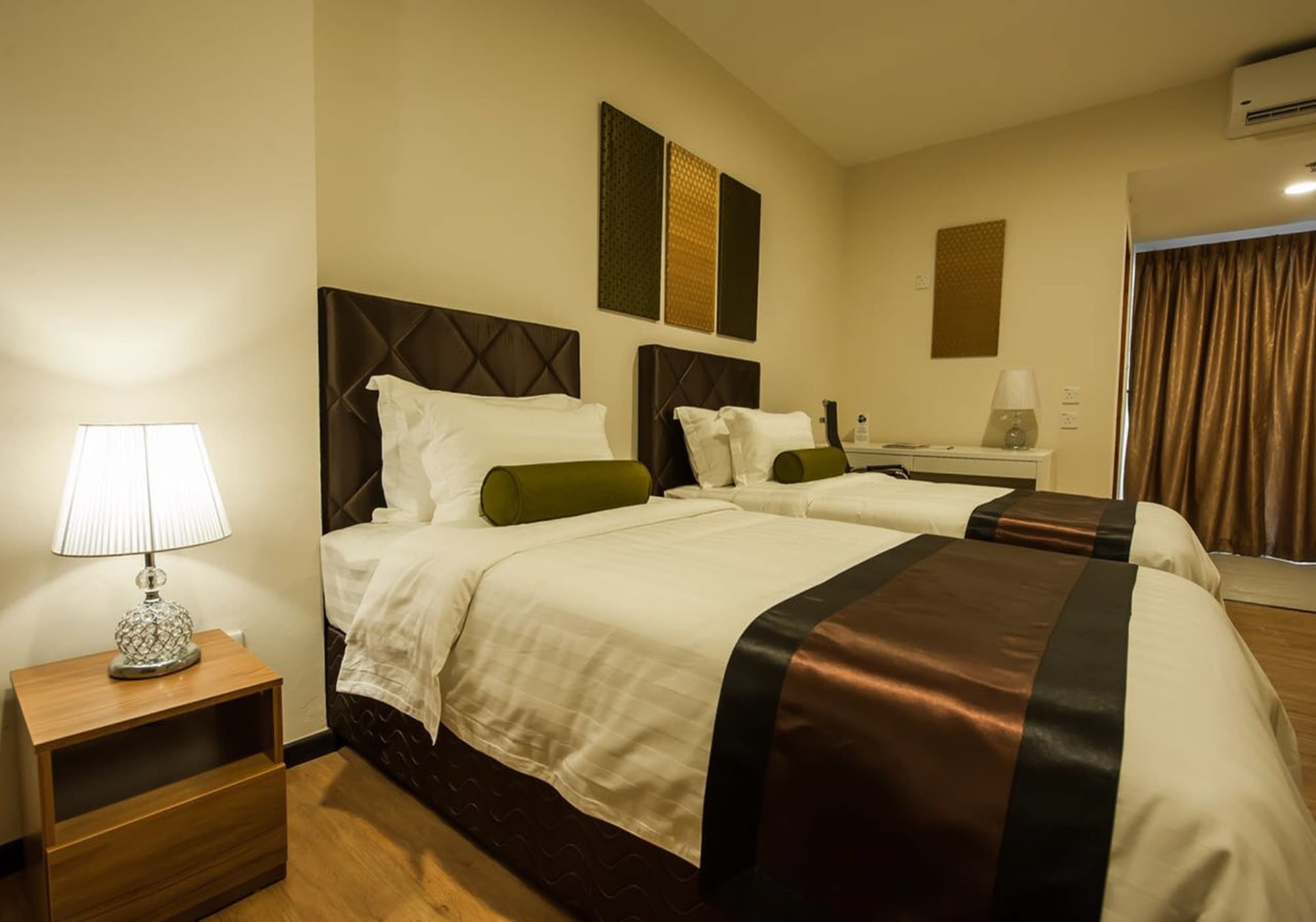 Aman Hills Hotel Kampong Timbunan Kültér fotó